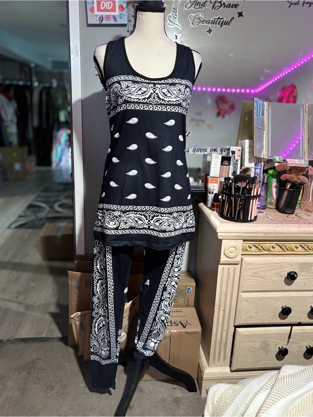 NWOT Black Bandana Print Tank & Jogger Set & Beauty Gift Bag
